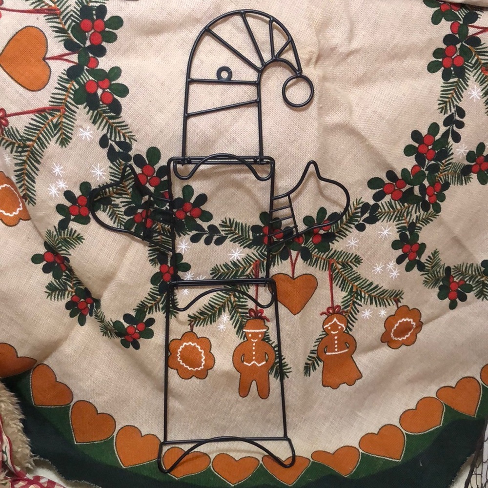 Snowman Plate Rack 22x7” Wall Mount, Display Rack, for one 8.5” & one 6” plate